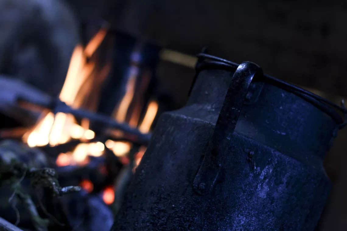 fuego donde cocinan los alimentos