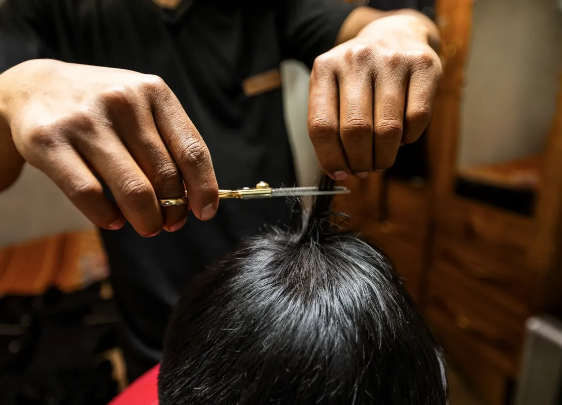 Mateo cortando cabello