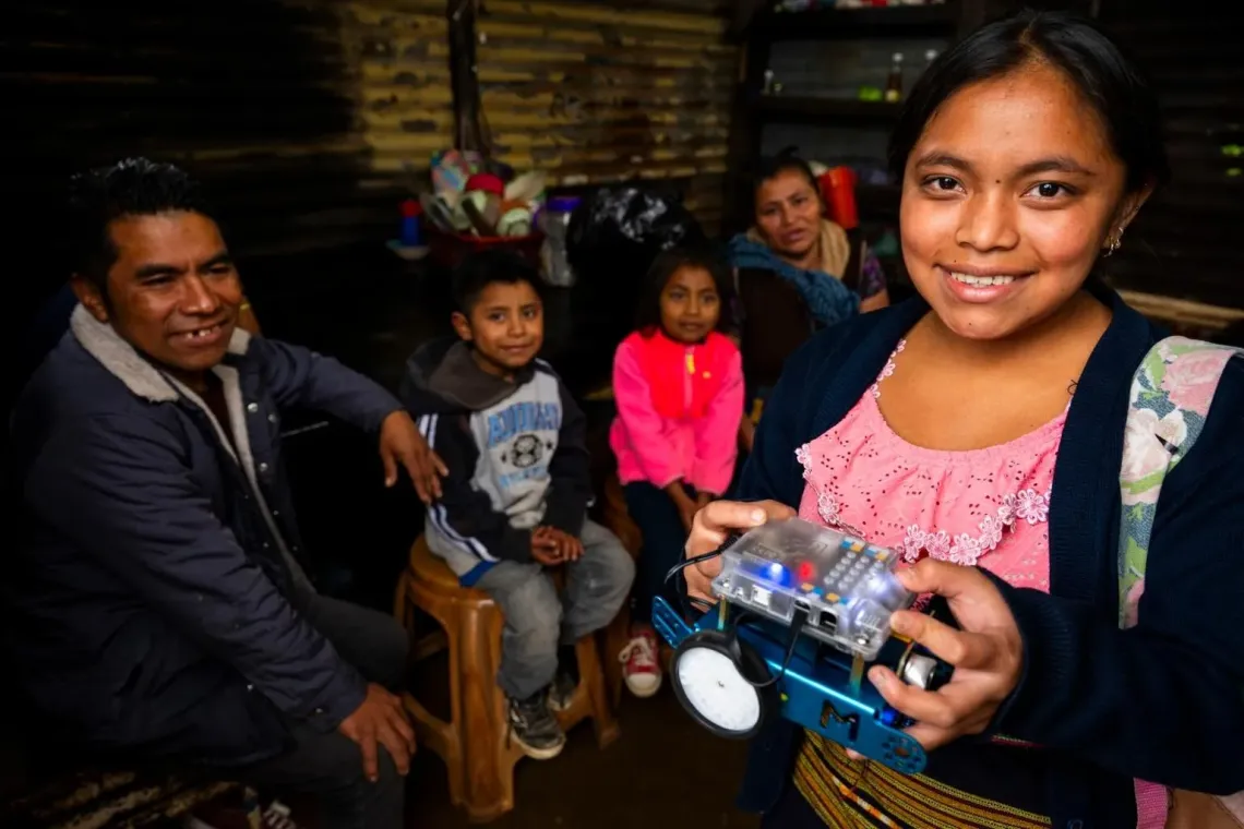 adolescente junto a su familia