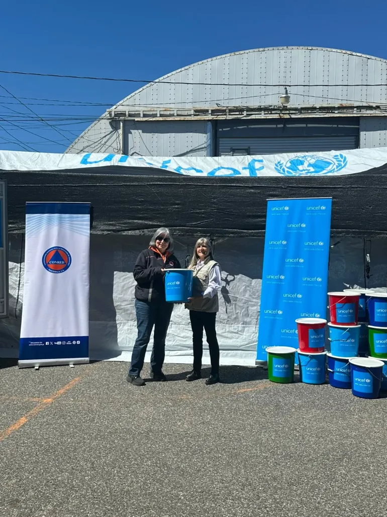entrega de donaci&oacute;n a conred