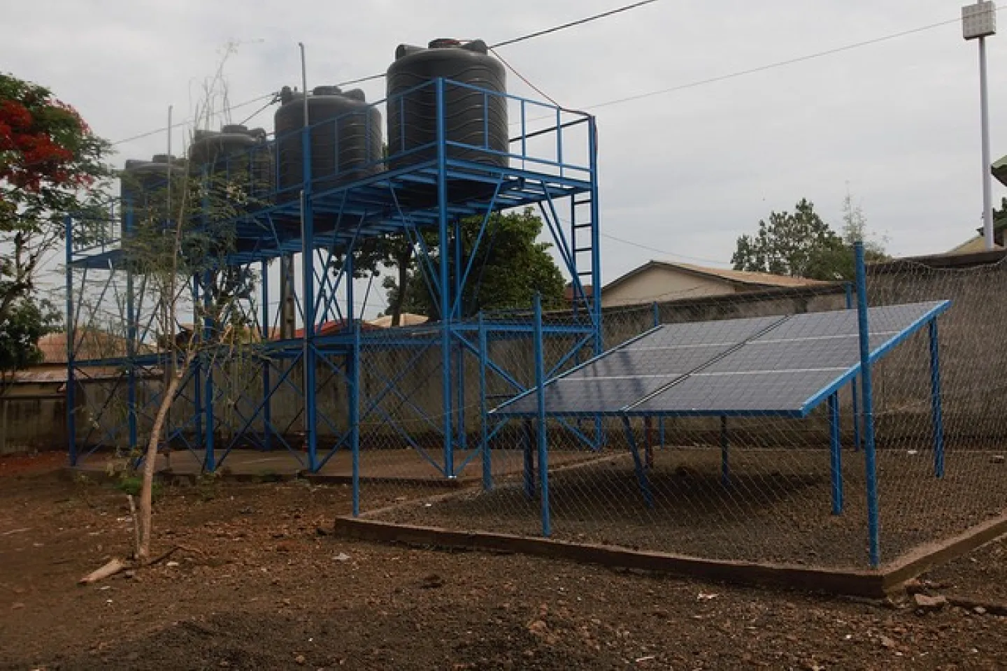 Adduction d&rsquo;Eau Potable dans la cour de la Direction Pr&eacute;fectorale de la Sant&eacute; de Mamou