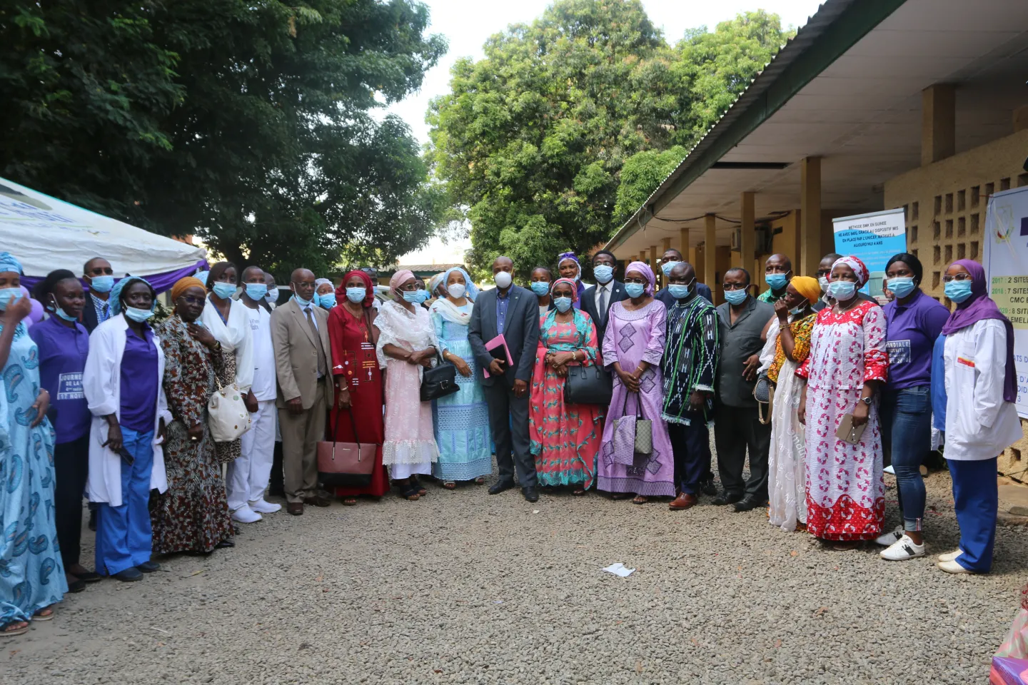 Photo de famille au terme de la c&eacute;l&eacute;bration de la journ&eacute;e mondiale de la pr&eacute;maturit&eacute;
