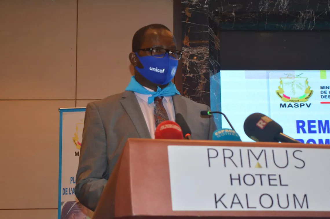 Dr Pierre Ngom, le Repr&eacute;sentant R&eacute;sident de l'UNICEF en Guin&eacute;e intervenant au nom des Partenaires techniques et financiers lors de la remise de la Strat&eacute;gie Nationale de Promotion de l&rsquo;Abandon du Mariage d&rsquo;Enfant 