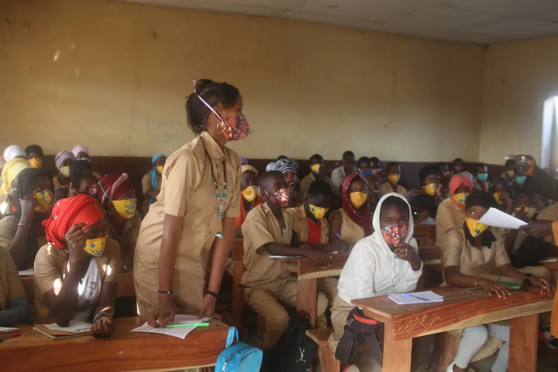 Fatoumata Bah, &eacute;l&egrave;ve de la 8&egrave;me ann&eacute;e au coll&egrave;ge de Donghel Sigon