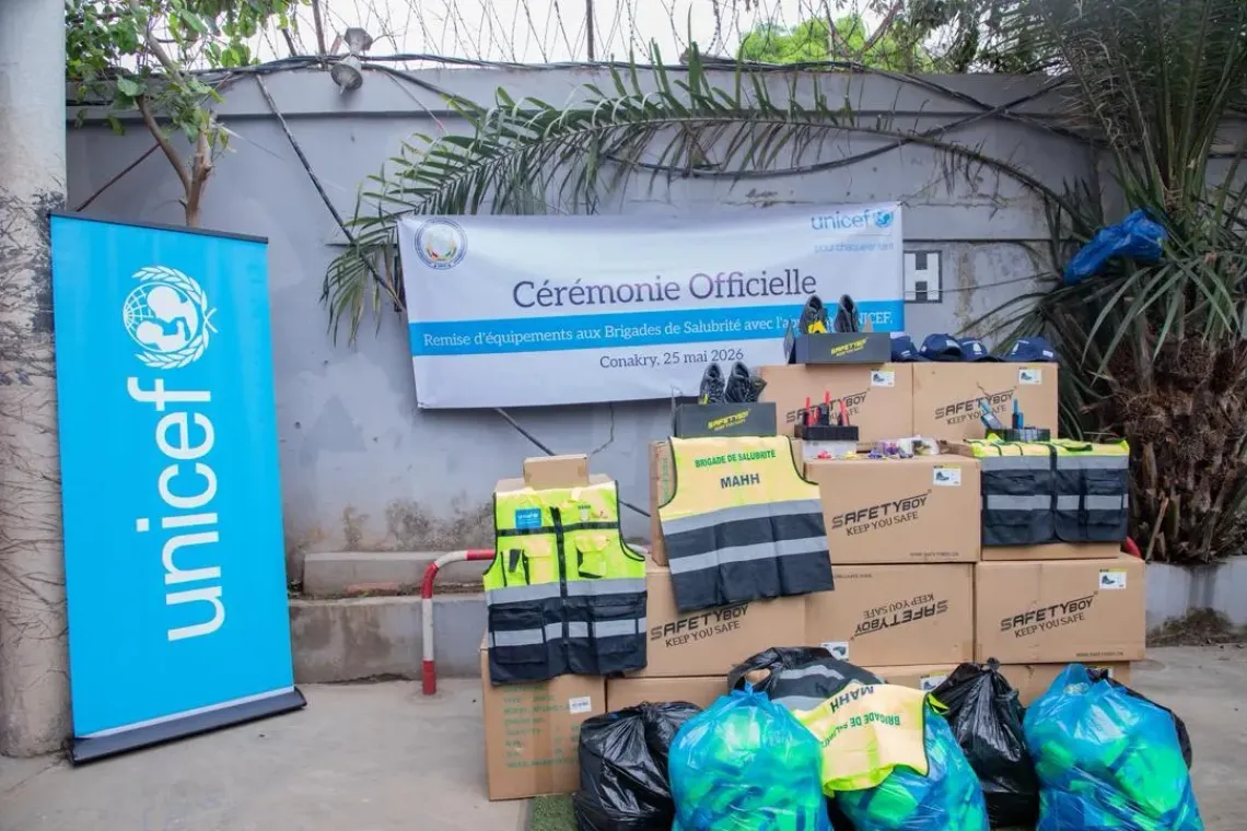 En image les kits de la brigades de la Salubrit&eacute;