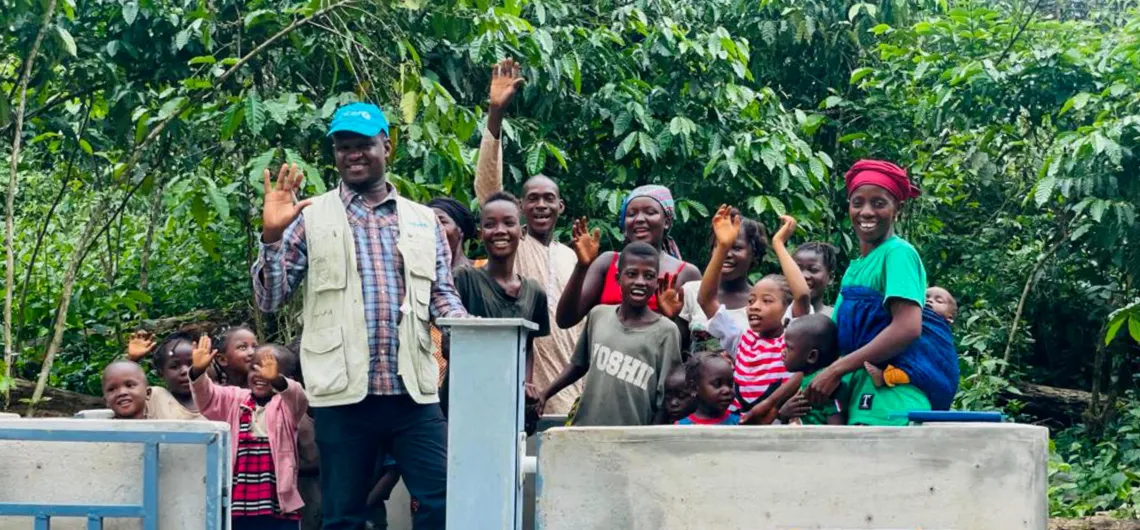 gr&acirc;ce au financement du Fonds am&eacute;ricain pour l'UNICEF, l'UNICEF a install&eacute; un forage manuel pour fournir un point d'eau potable aux habitants du village. 