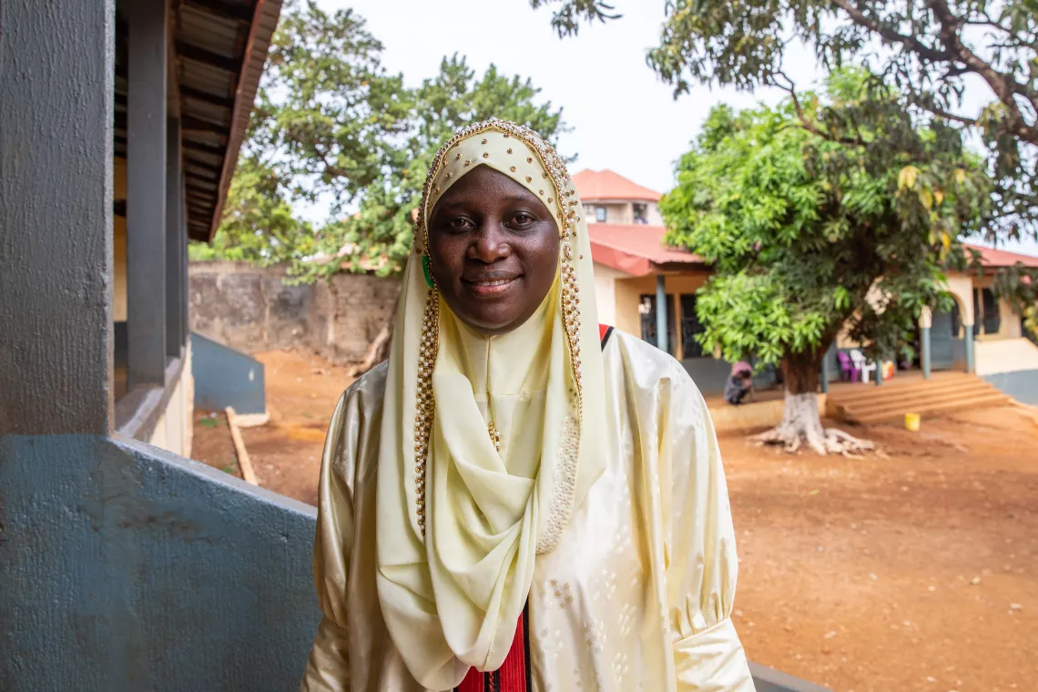 Fatoumata, enseignante en classe de CE2 &agrave; l'&eacute;cole publique de Ratoma Centre situ&eacute;e &agrave; Conakry, utilise quotidiennement la plateforme Learning Passport dans sa classe.
