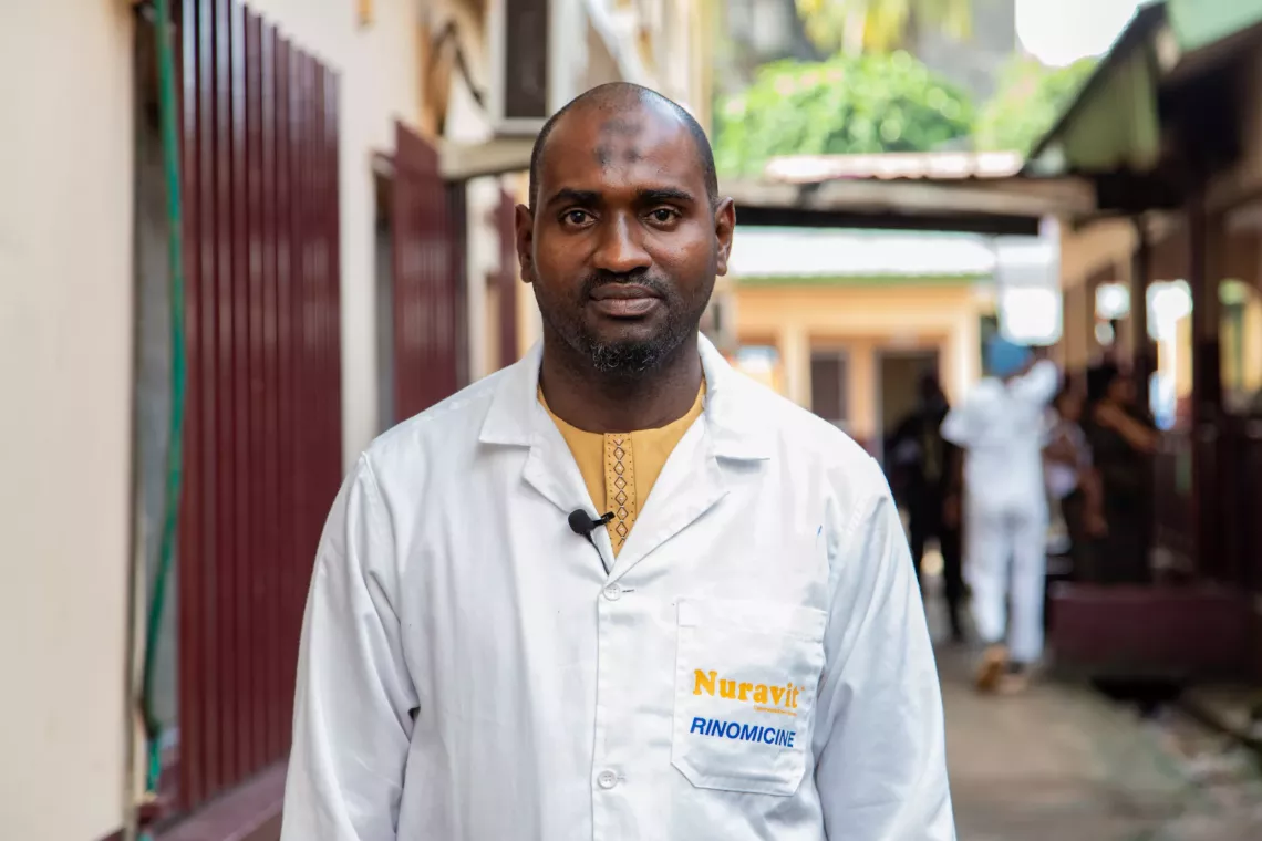 Dr. Bald&eacute; Saidou, m&eacute;decin responsable de la prise en charge des enfants vivant avec le VIH/Sida au centre de sant&eacute; de Ratoma, &agrave; Conakry en Guin&eacute;e.