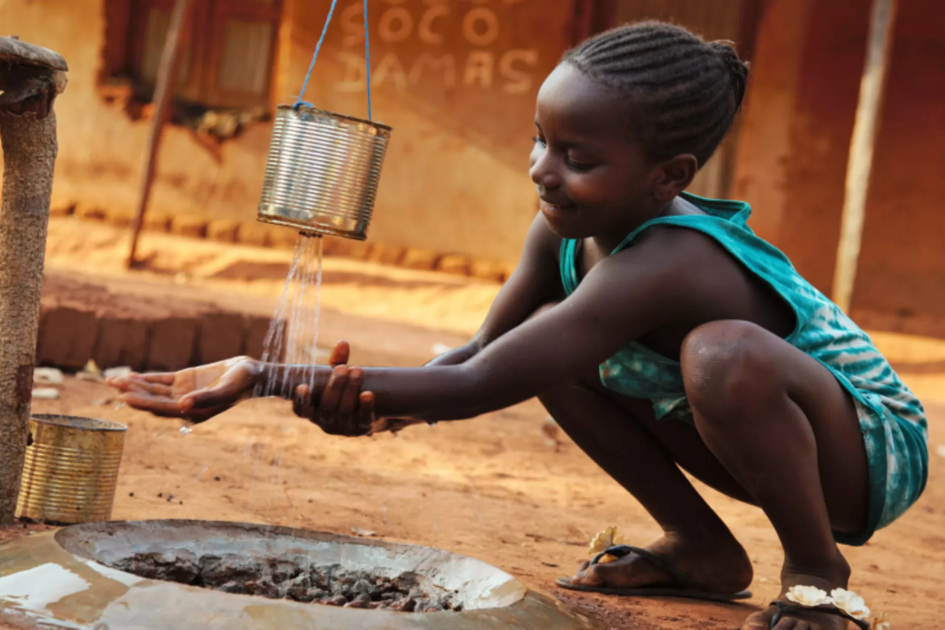 Girl washing her hands at a UNICEF-supported community