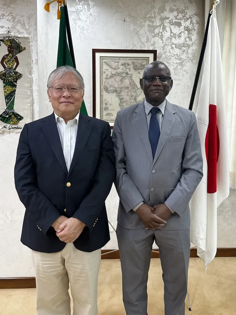 O Embaixador Takeshi AKAMATSU e o Dr. Inoussa KABORE, Representante do UNICEF na Guin&eacute;-Bissau.