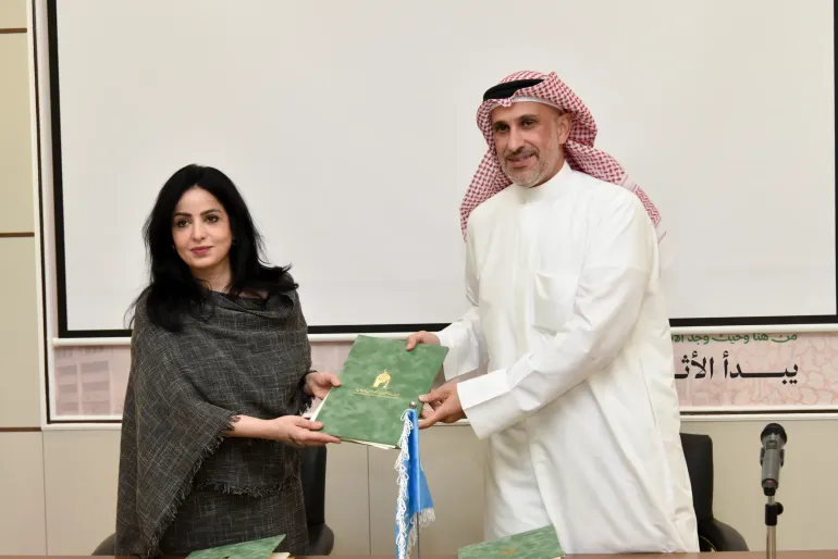 Signing agreement in Kuwait 