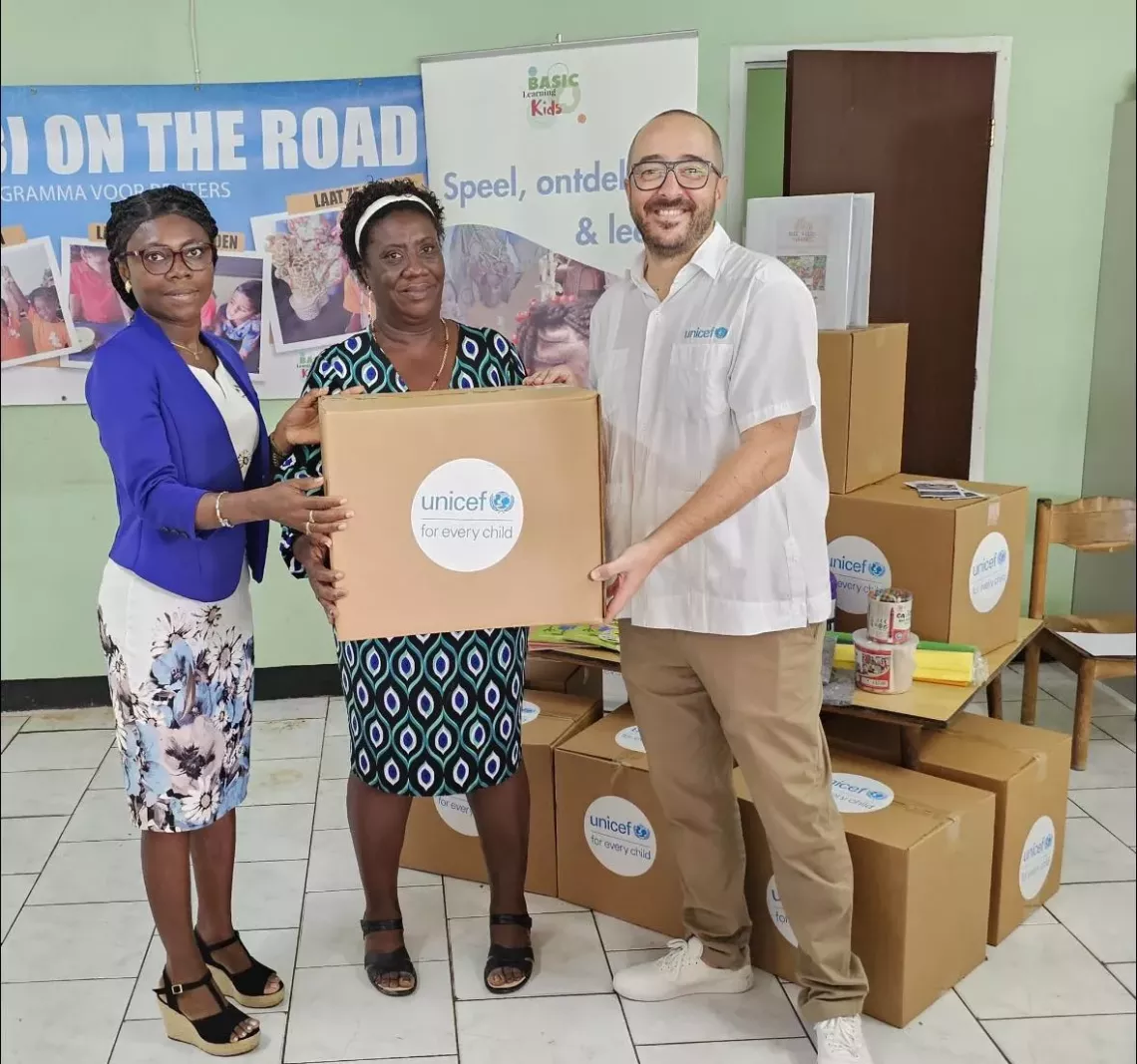 UNICEF Programme Manager Javier Cordoba hands over some supplies to teachers at Early Learning handover event