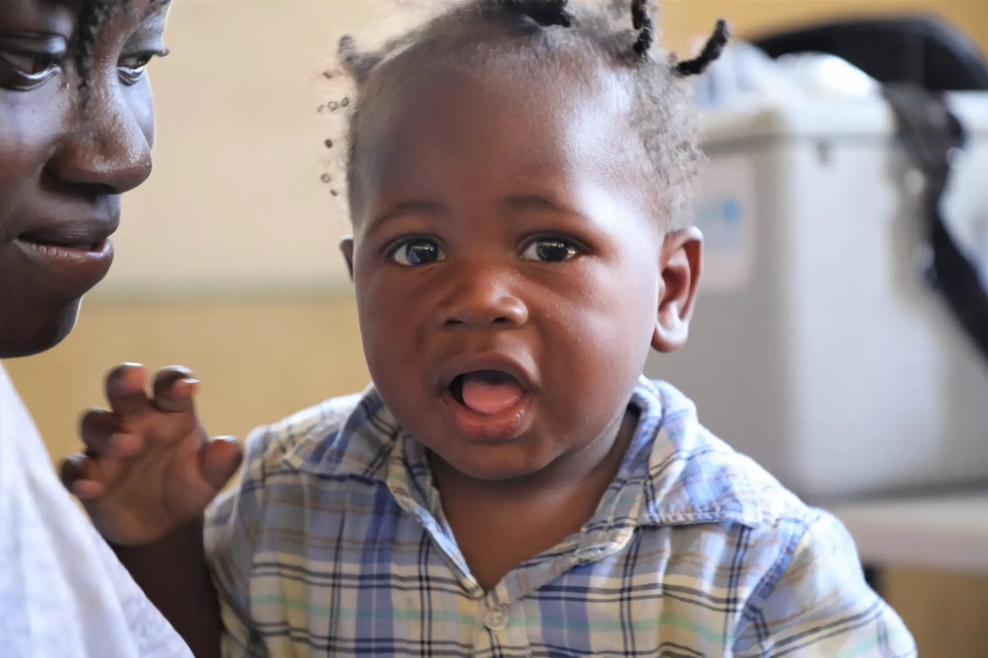 A smiling child.