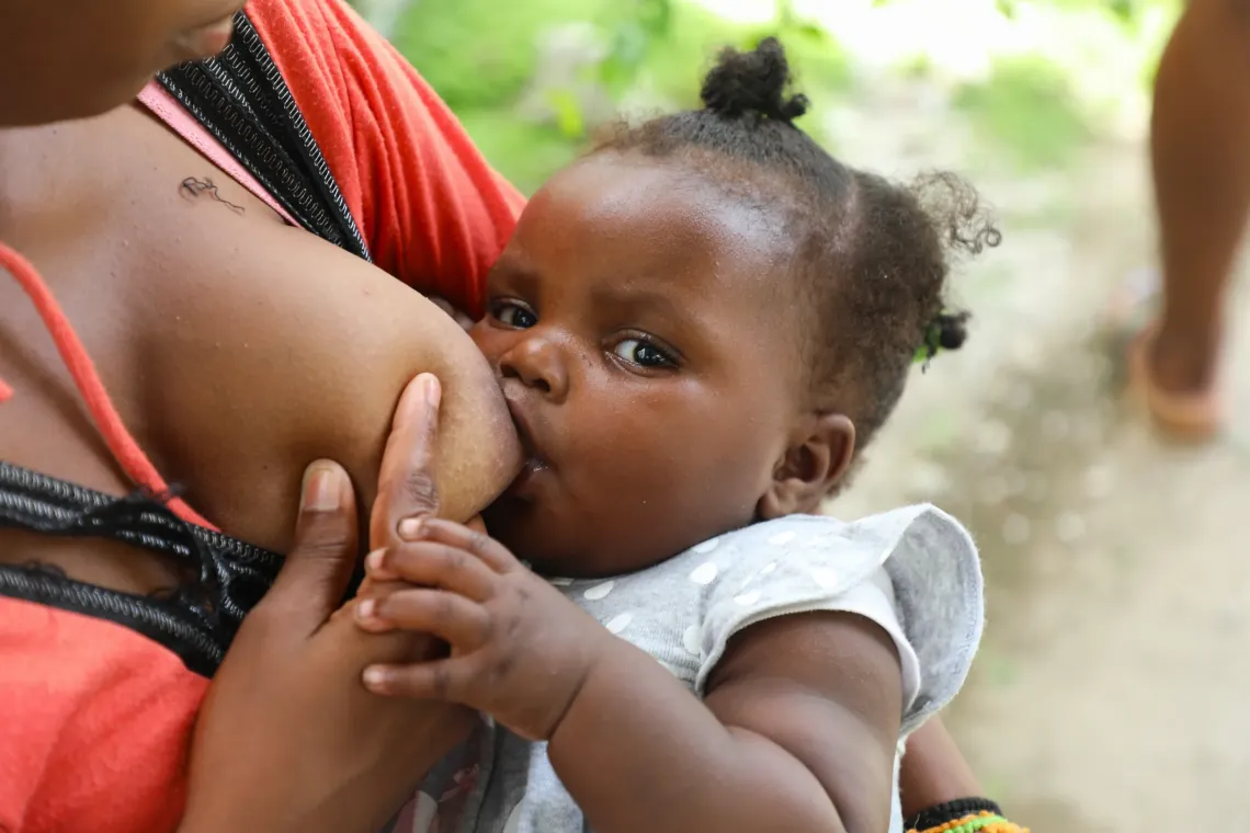 Cassandra breastfeeds her 6-month-old daughter, Mariana.