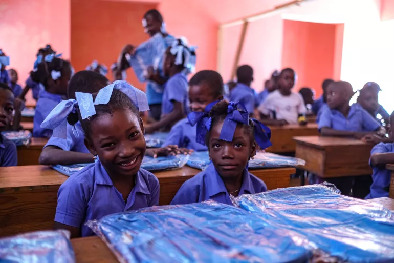 Distribution de sacs &agrave; dos par l'UNICEF dans le sud du pays