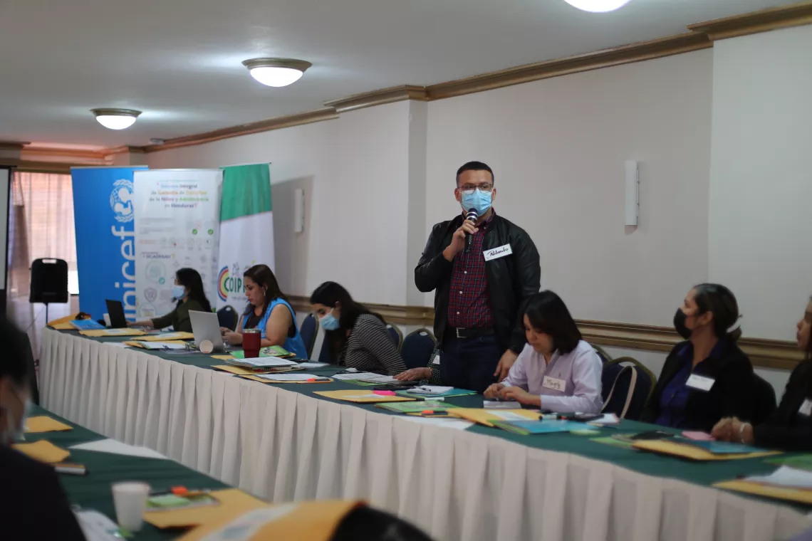 Participantes del taller se presentan con nombre 