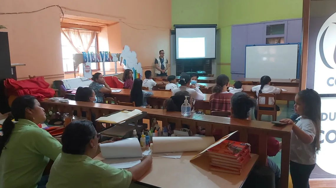 Capacitaci&oacute;n y Monitoreo en Centros Educativos