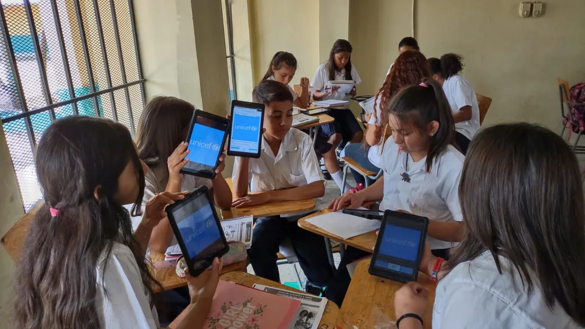 Capacitaci&oacute;n a ni&ntilde;as, ni&ntilde;os y adolescentes sobre el uso de la tecnolog&iacute;a.