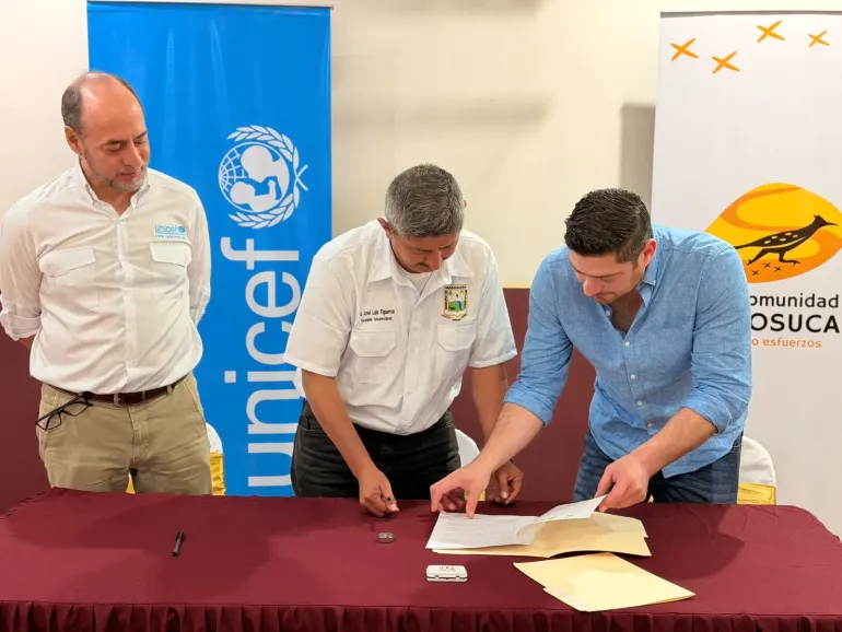 14 alcaldes firman convenio para proteger a la ni&ntilde;ez en su municipios