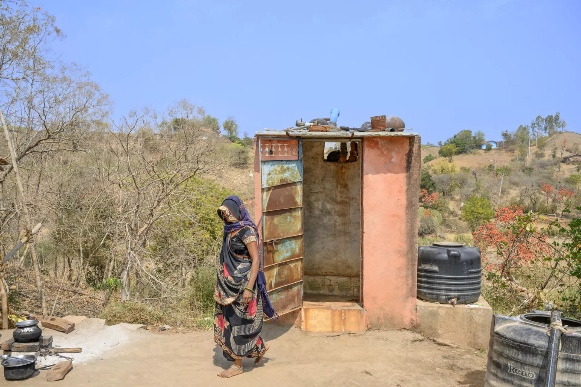 Anita is delighted to have a toilet constructed in her house, despite living in a very remote location in Damor Fala, Bawali, Rajasthan, India. The toilet has been a lifesaver, sparing her from the numerous difficulties of open defecation. She is diligent about practicing proper hand hygiene, always washing her hands after using the toilet.