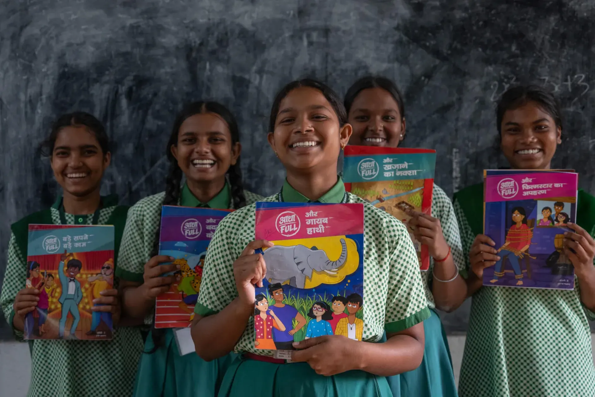 Students of KGBV Kanke, pose for a photo with the comic&nbsp;