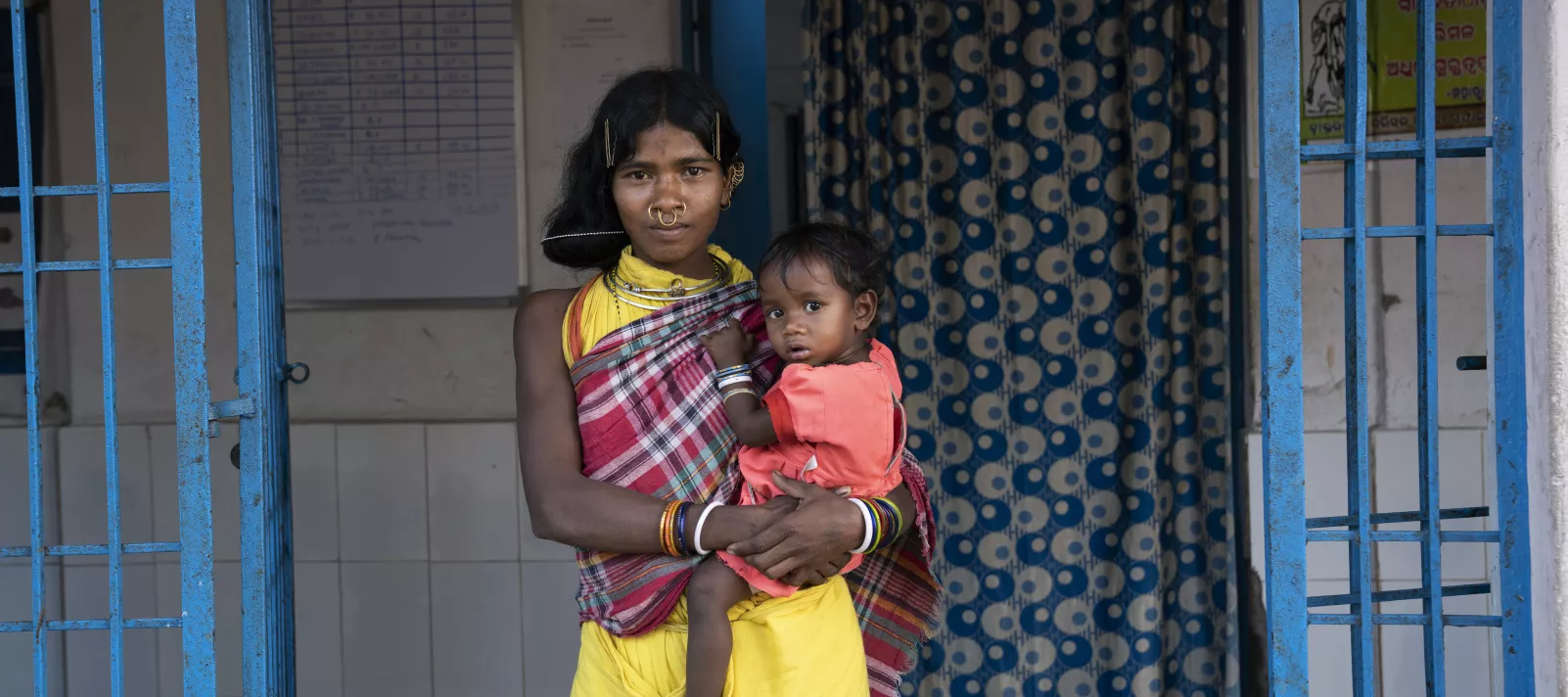 Teladi Wadaka (mother, she doesn't know her age) has 2 children. Her younger one is 11 month old Monali. 