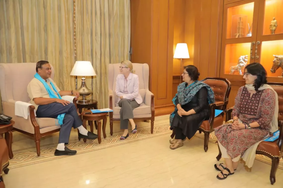 Cynthia McCaffrey, Representative, UNICEF India, with the Honourable Chief Minister of Assam, Mr. Himanta Biswa Sarma, who acknowledged that scaling up and integrating UNICEF&rsquo;s programmes can better support children&rsquo;s health, education and protection in Assam.