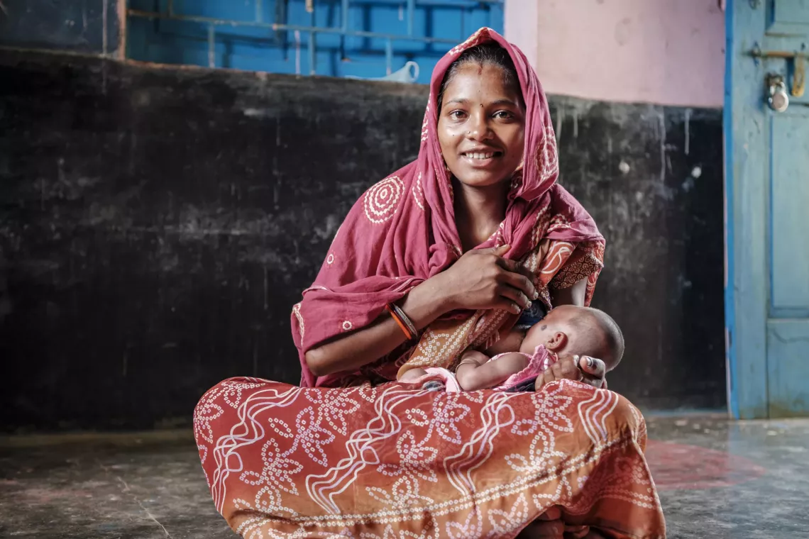 Baby Girl (20 days) with mother Kanisha. Location: Bengali Camp, Dantewada, Chhattisgarh. India