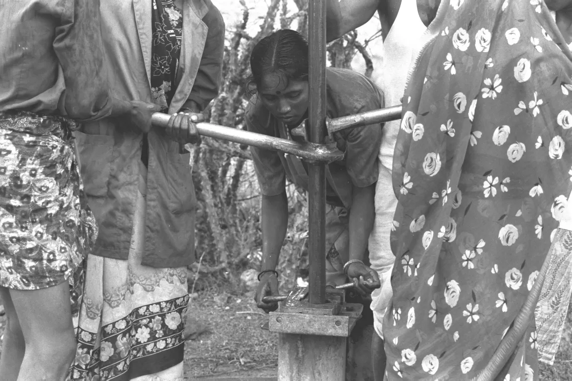 Women handpump mechanism