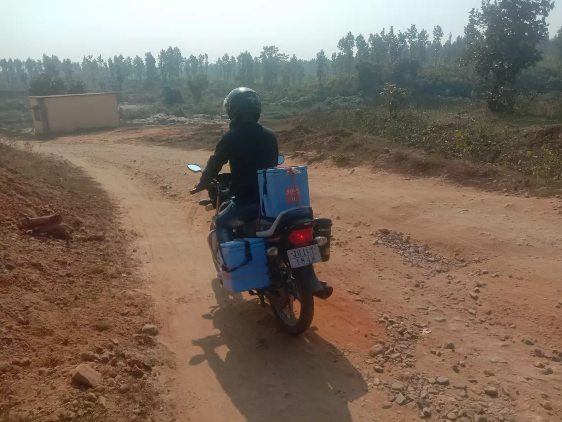 Vaccine delivery by AVD (Alternate Vaccine Delivery) to village Tulsidih and other session sites in Jharkhand.