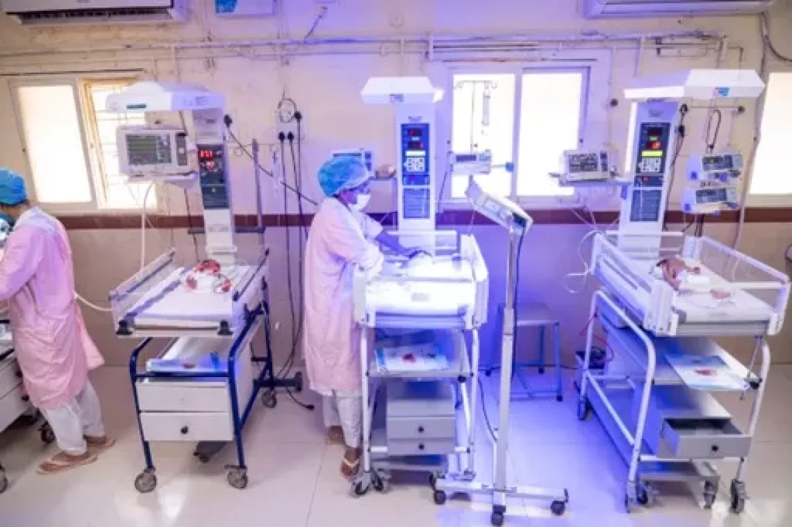 Equipped with the necessary equipment and trained paediatricians and nurses, 1054 SNCUs across the country operate 24/7 and provide essential care to newborns. UNICEF/2024/ Saurabh Chakravarty