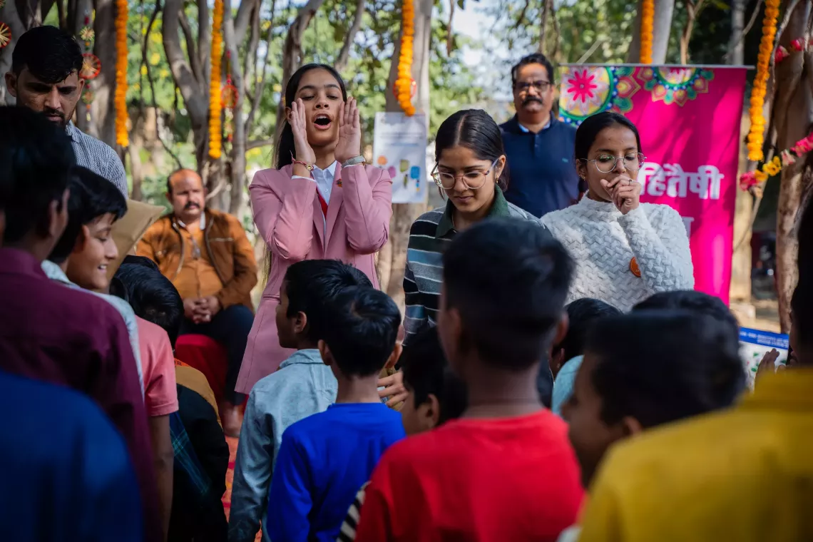 Mishka Rathore (in Pink suit) hosting at the Bal Sabha.
