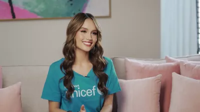 Cinta Laura smiling