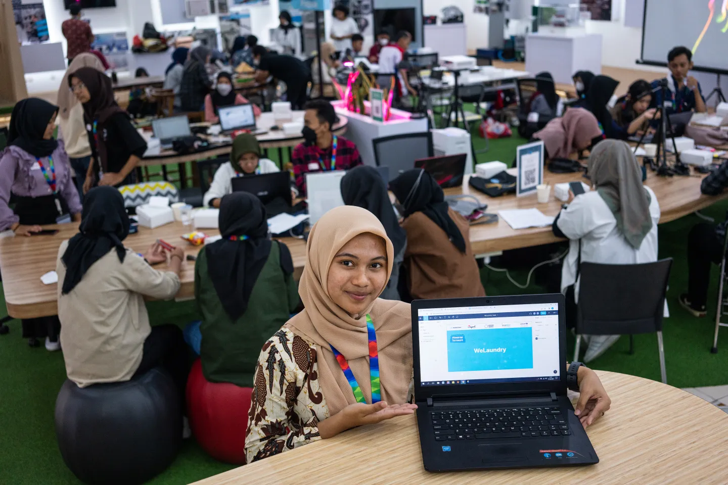 A girl shows her laptop