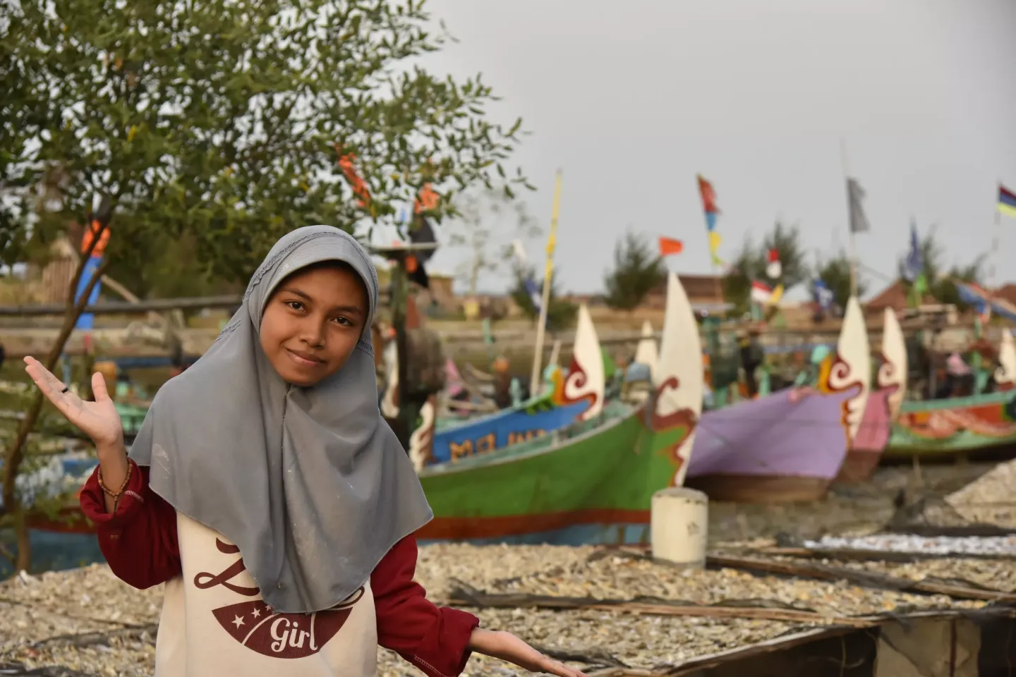 16-year-old Nabila Nur Hidayati from Tunggulsari Village, Kaliori District, dreams of becoming a psychologist. Most school graduates in her villager work in fishing or seafood processing, but Nabila is charting a different path following her return to education. 
