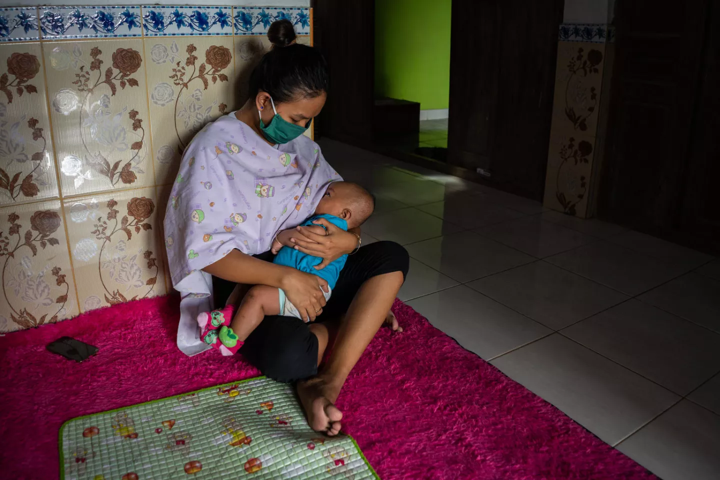 A mother breastfeed her baby