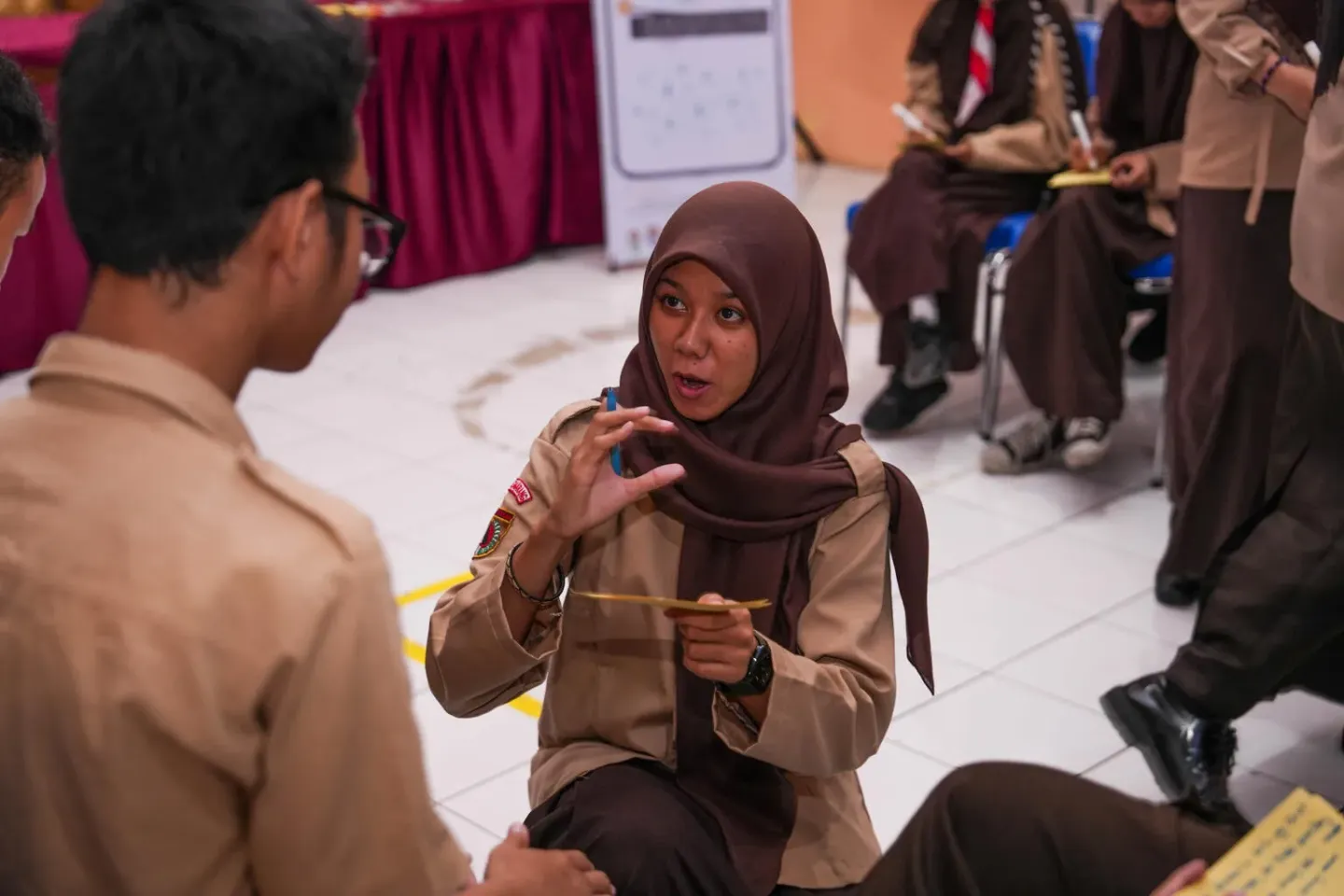 A student co-leads a session about OCSEA for her friends