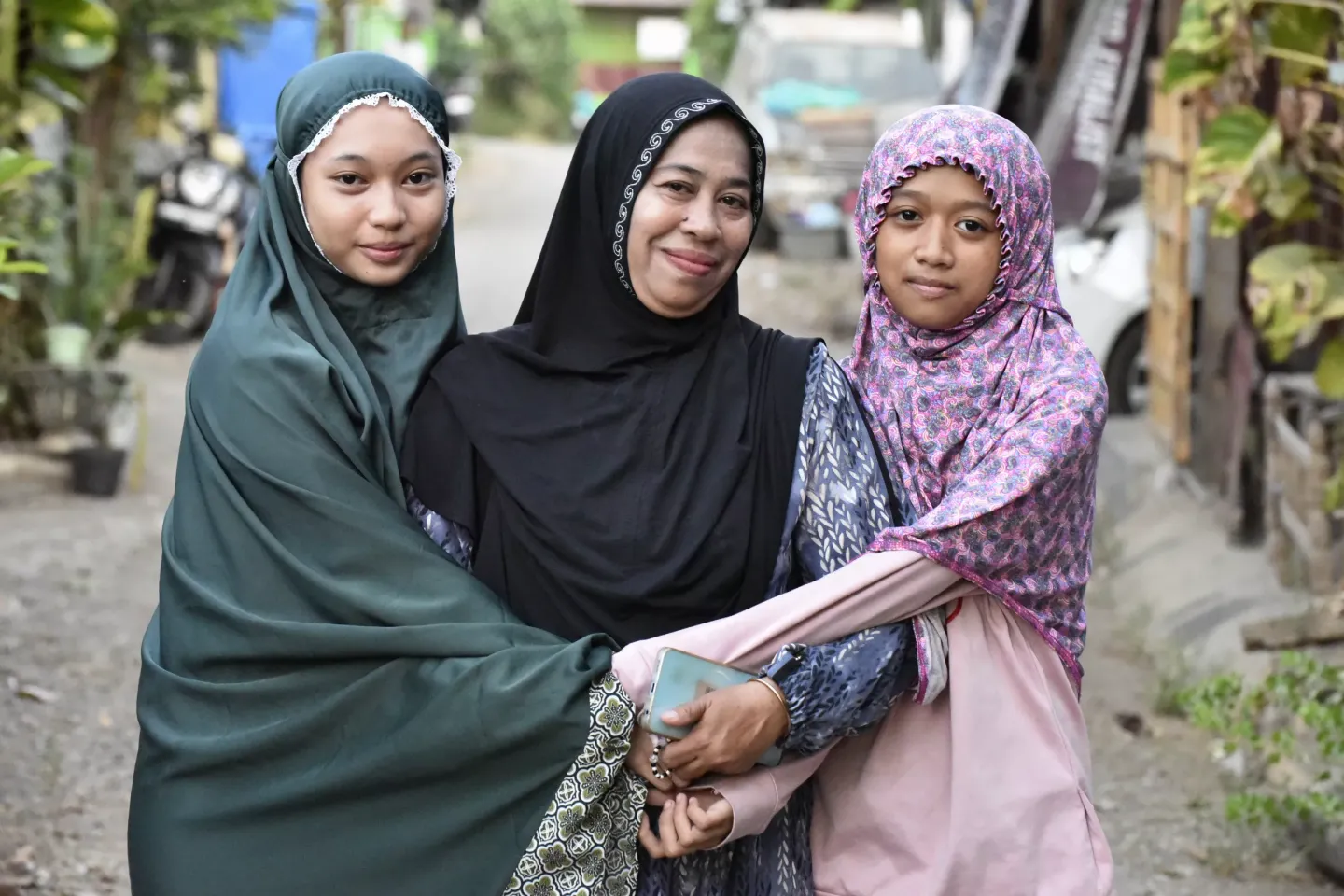 Yuli with her daughter and niece