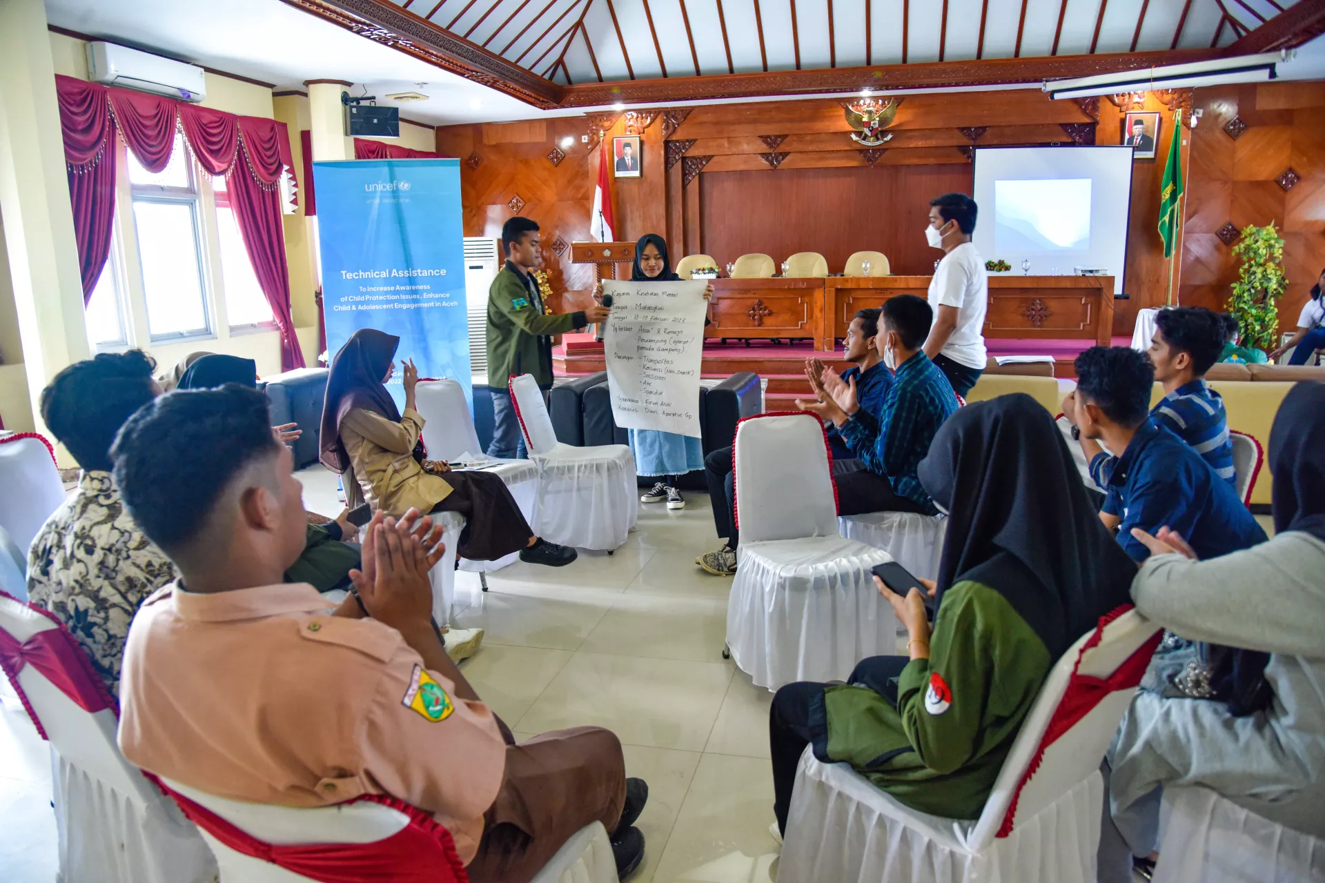 16 adolescents from North Aceh Children&rsquo;s Forum attend an Adolescent Circles session in Lhokseumawe, Aceh Province.