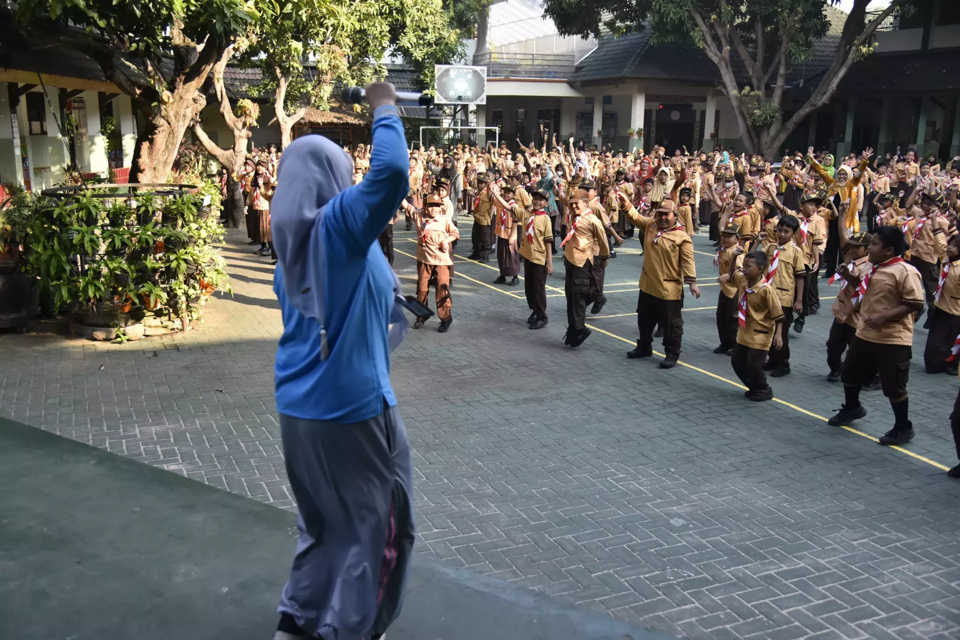 Students in a primary school take part in morning excercise