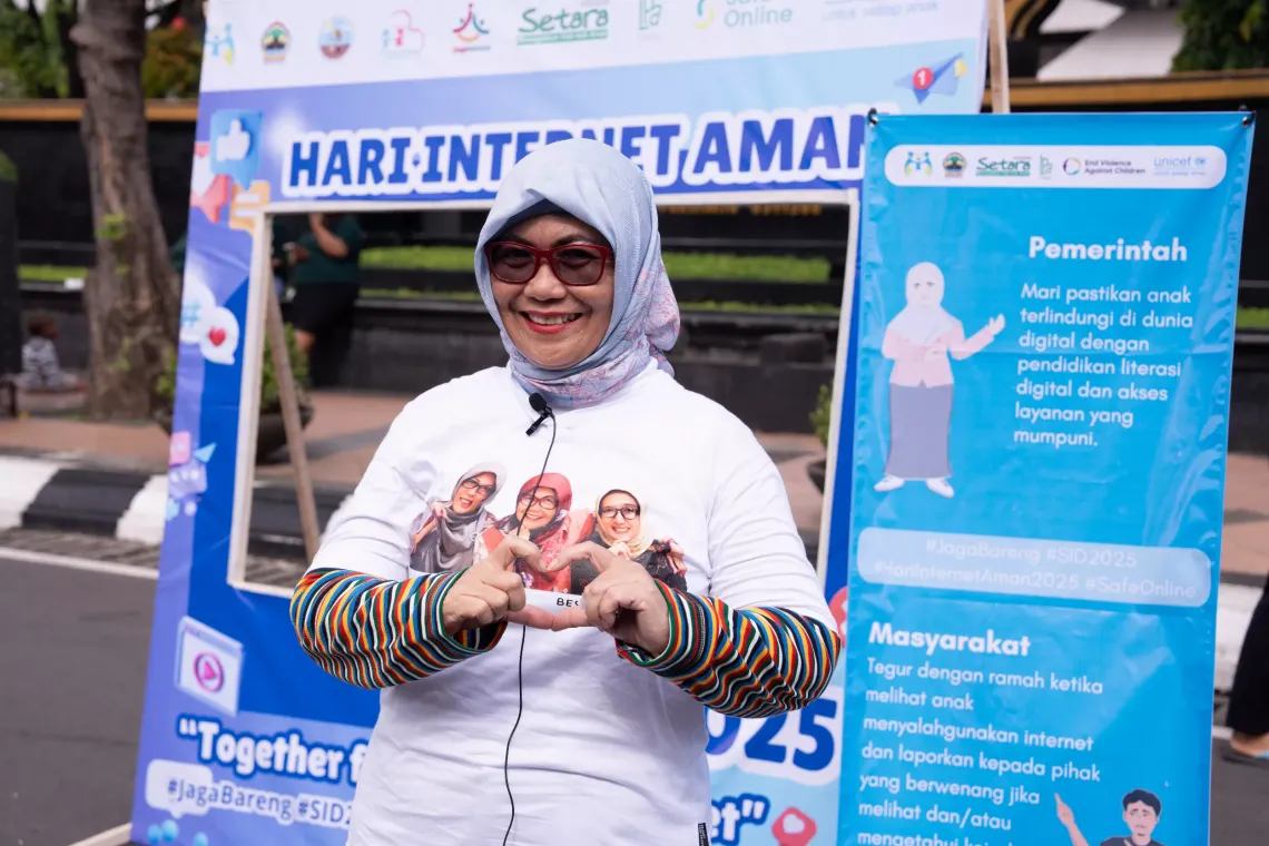 Dra. Retno Sudewi, Apt, M.Si, MM, Kepala Kantor Pemberdayaan Perempuan dan Perlindungan Anak, dalam acara sosialisasi keamanan berinternet di Semarang, Jawa Tengah.