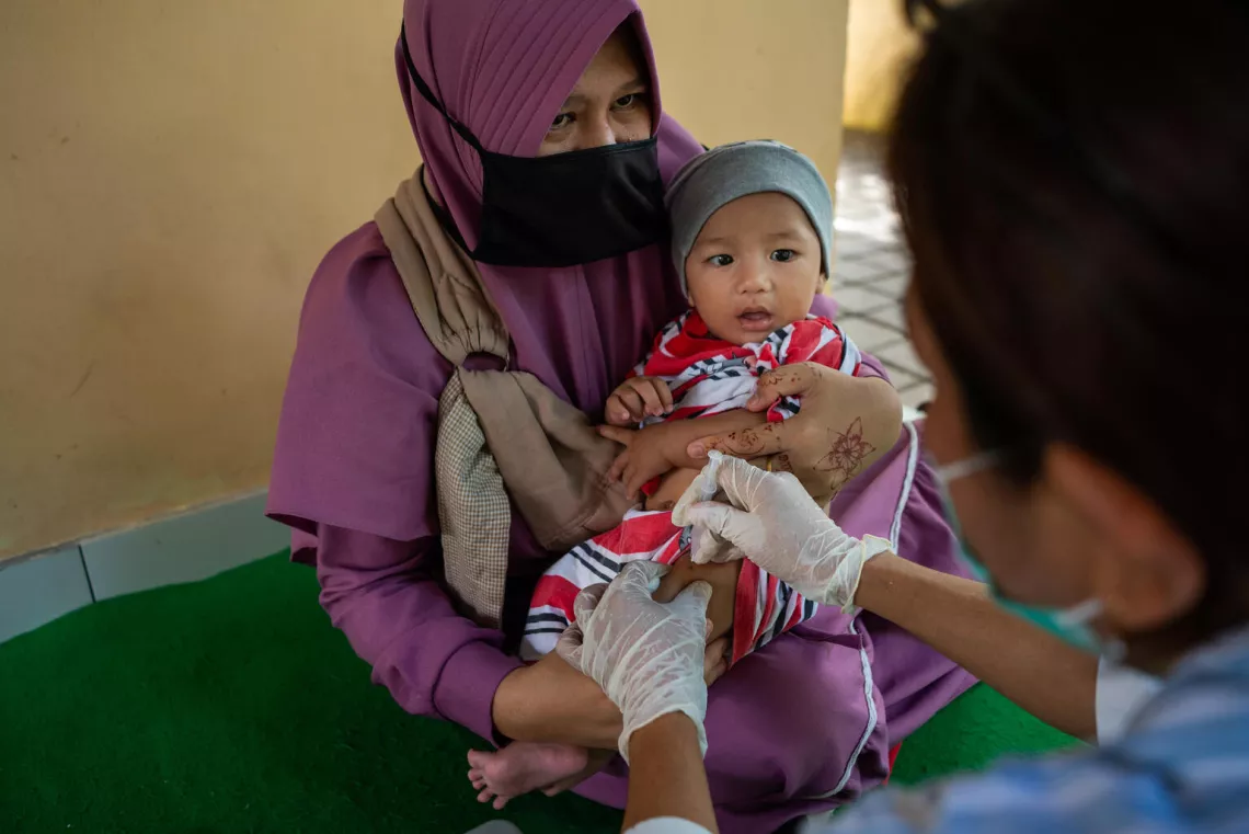 Baiq Dewi and baby Arumi