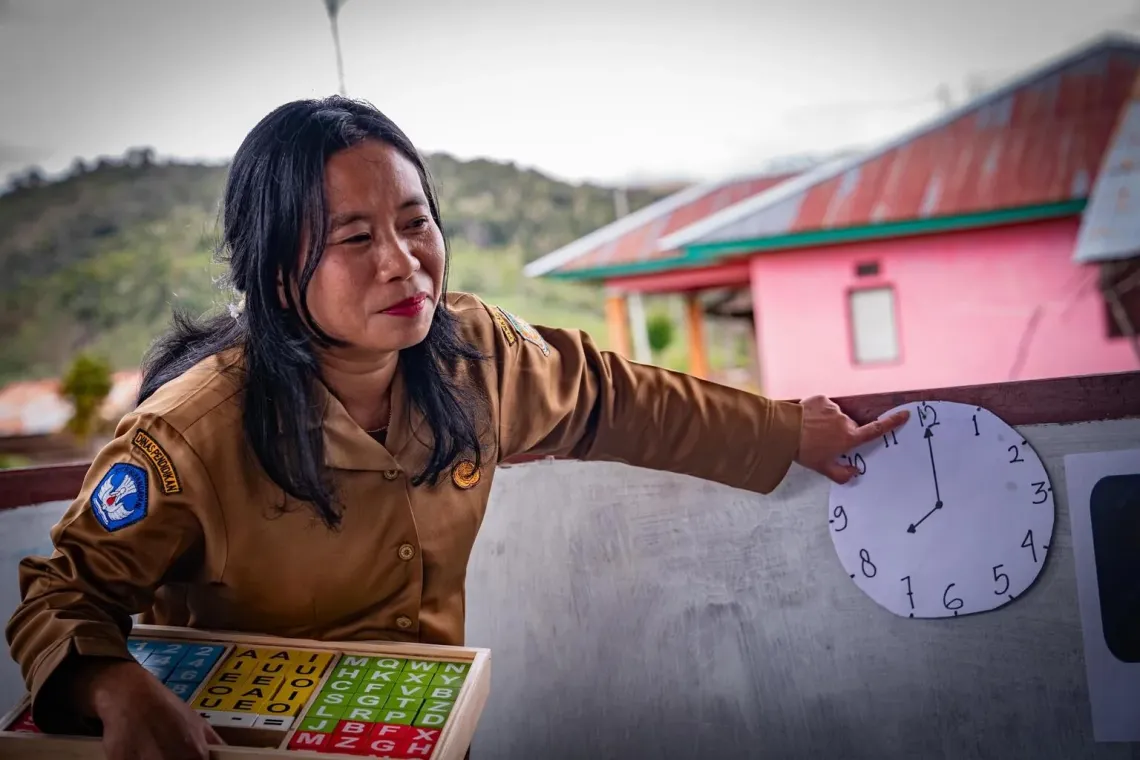 Bertha teaches her students numeracy at the Sinar Hungku Early Child Education Centre, Arfak Mountains, Papua, on 13 August 2025.