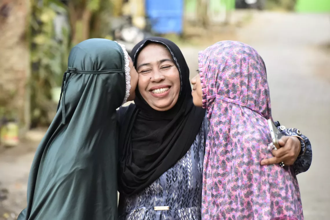 Yuli with her daughter and niece