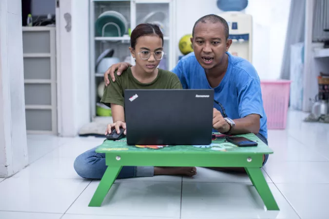 Equita Anemona studies online at home with her father