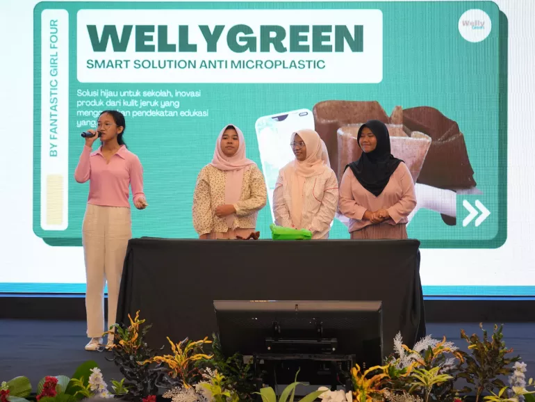 Participants of Demo Day presenting their work