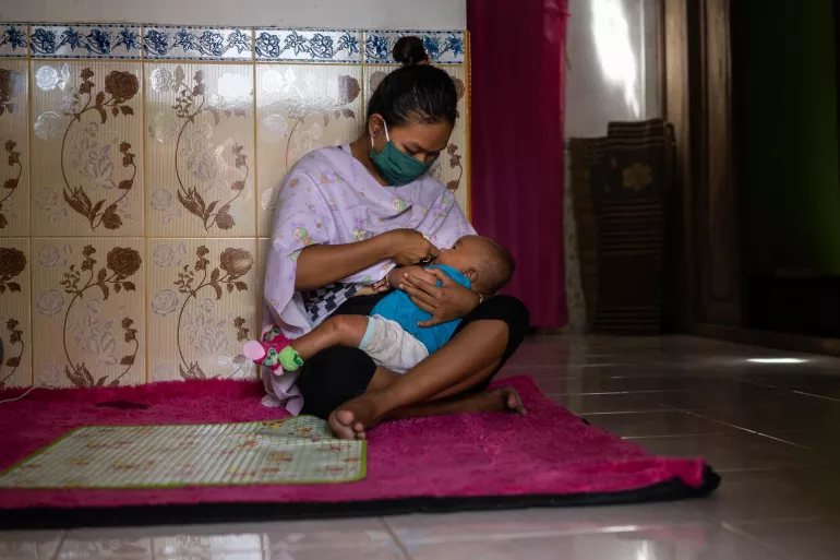 A mother breastfeed her baby