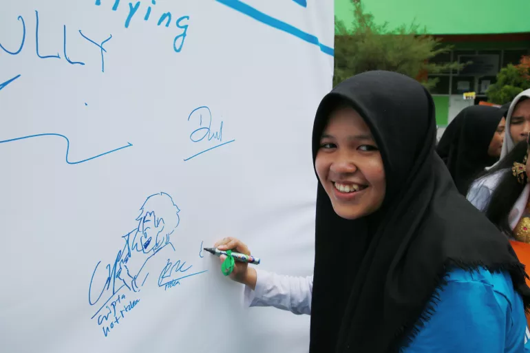 On 22 December 20198, in Makasar, South Sulawesi. Indonesia Rizka signs the declaration of Roots Anti Bullying program in Junior High School 3 Makasar.