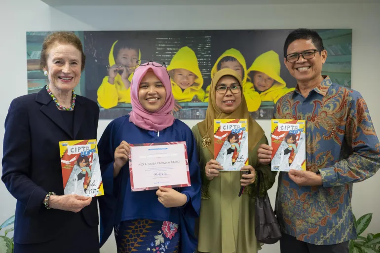 ED Fore meets comic contest winner Rizka Raisa Fatimah Ramli - UNICEF House - 2019