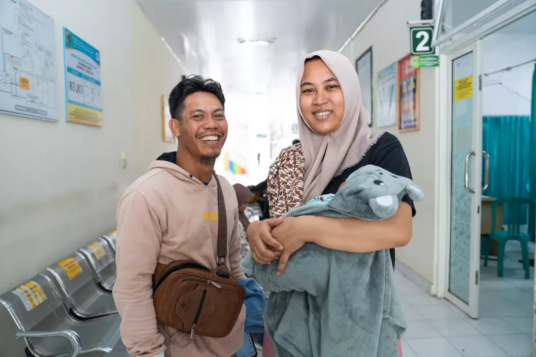 Mardiana, a mother who recently given birth in Puskesmas Sakra, with his husband, Khairul, and Rihana, their 11-day old baby, in Puskesmas Sakra, East Lombok, West Nusa Tenggara. 